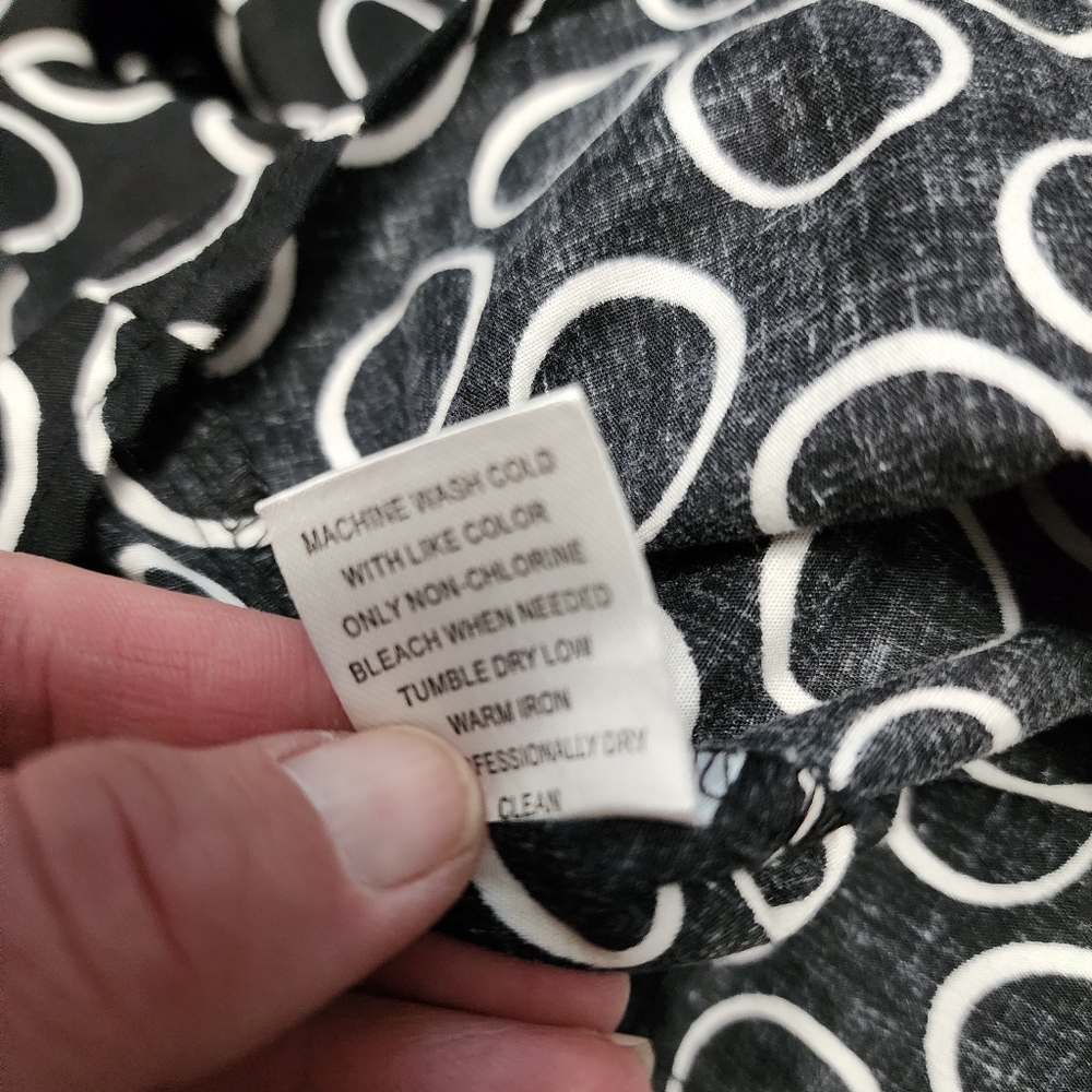 Anthropologie Hester & Orchard Black white ruffle button down size large - Picture 8 of 8